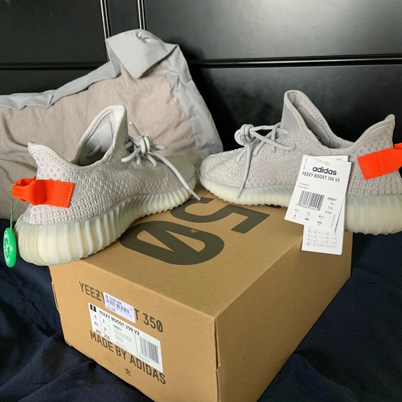 Yeezy 350V2 taillight - Picture 2 of 2